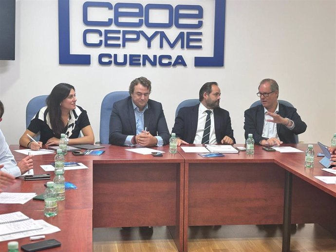 Reunión entre CEOE-Cepyme Cuenca y el presidente del PP en C-LM, Paco Núñez