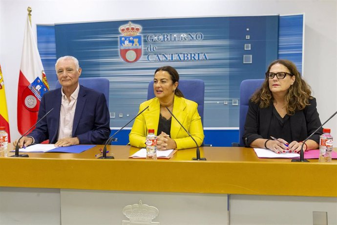 La consejera de Familias, Begoña Gómez del Río, en rueda de prensa