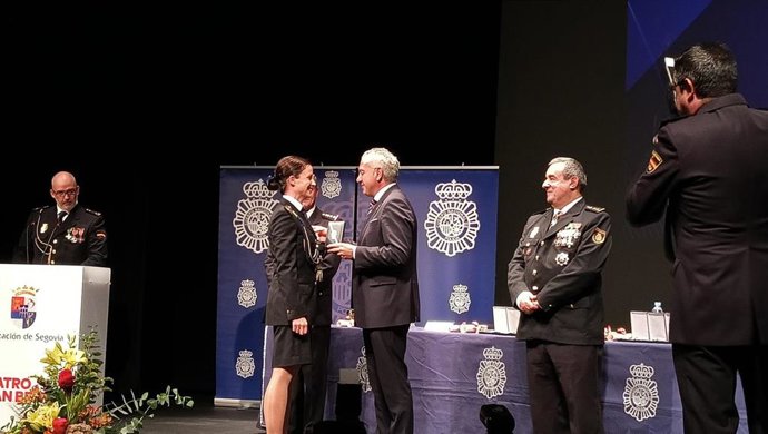 El delegado del Gobierno, Nicanor Sen, durante la entrega de distinciones a policías de Segovia.