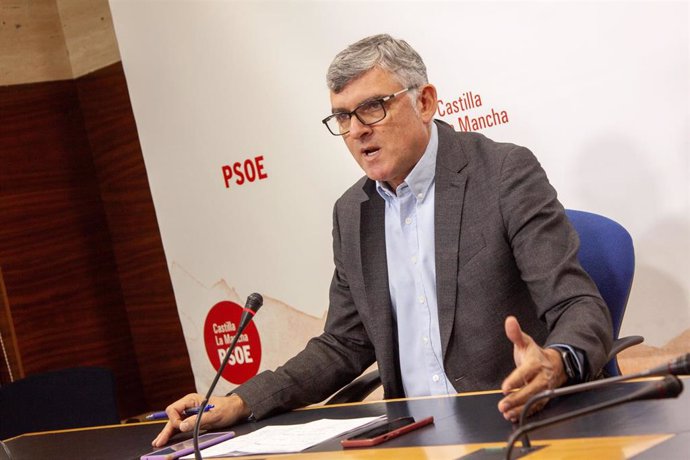 El presidente del Grupo Parlamentario Socialista en las Cortes de C-LM, Ángel Tomás Godoy