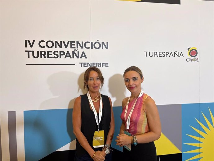 Narci Ruiz (dcha.) y Marián Aguilar en la IV Convención Turespaña.