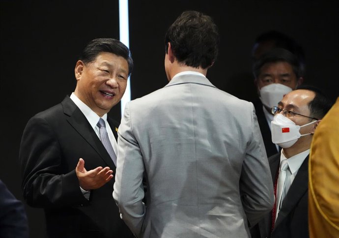 Archivo - El presidente chino, Xi Jinping, y el primer ministro de Canadá, Justin Trudeau, en Bali