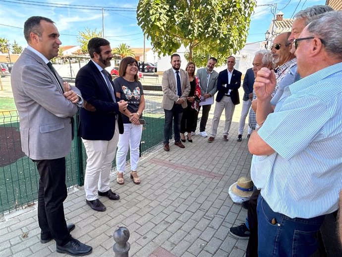 Visita de representantes de la institución provincial a Fuente Camacho.