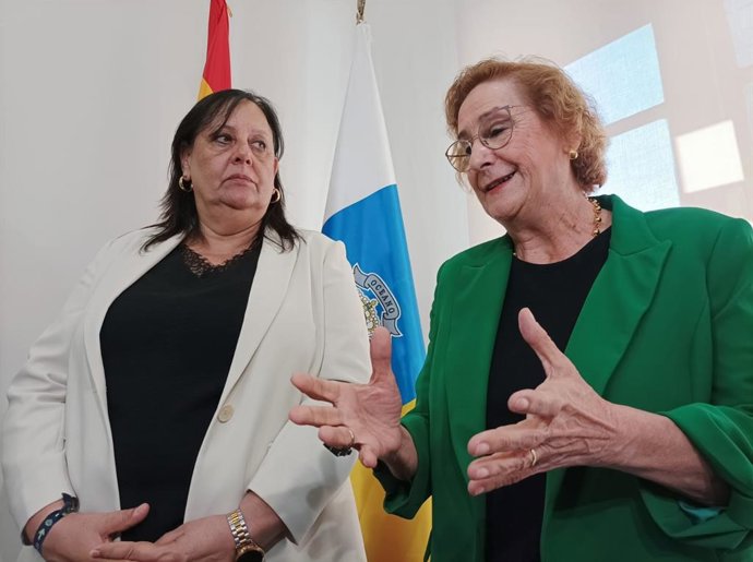 La Fiscal de la Sala de la Unidad de Menores de la Fiscalía General del Estado, Teresa Gisbert, y la Fiscal Superior de Canarias, María Farnés Martínez