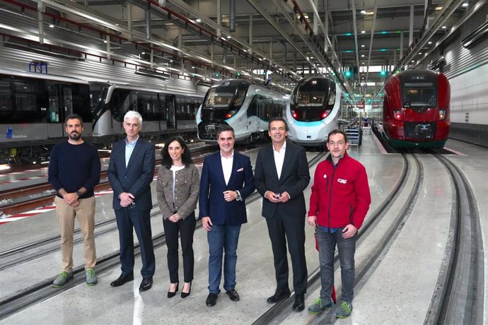 El consejero de Industria, Transición Energética y Sostenibilidad, Mikel Jauregi, ha visitado la sede central de CAF en Beasain (Gipuzkoa)