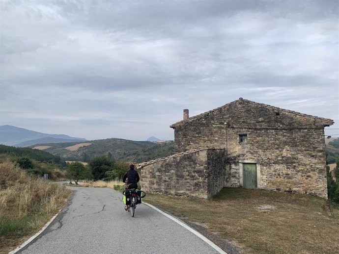 La ONG Biela y Tierra recorrerá en bici desde mañana una ruta para visibilizar proyectos de lucha contra la despoblación.