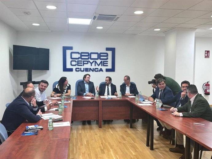 Reunión entre CEOE-Cepyme Cuenca y el presidente del PP de C-LM, Paco Núñez
