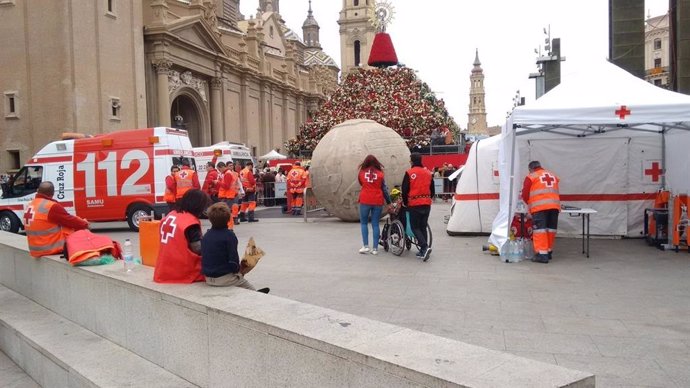 Archivo - Operativo de Cruz Roja durante las Fiestas del Pilar de Zaragoza.