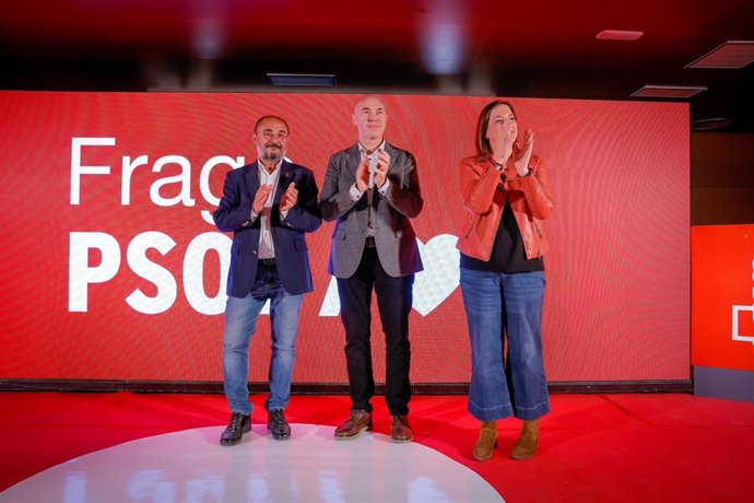Archivo - Acto electoral del PSOE en Fraga, con el candidato a la Presidencia de Aragón, Javier Lambán, el candidato a la Alcaldía de Fraga, Ramón Salamó, y la candidata a las Cortes por Huesca, María Rodrigo.