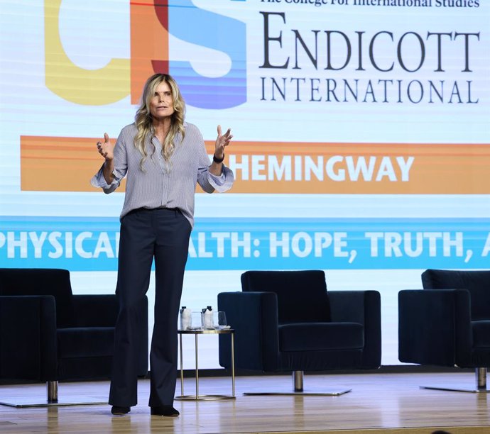 La  actriz americana Mariel Hemingway ofrece una conferencia sobre salud mental, en el Hotel El Beatriz, a 30 de septiembre de 2024, en Madrid (España).