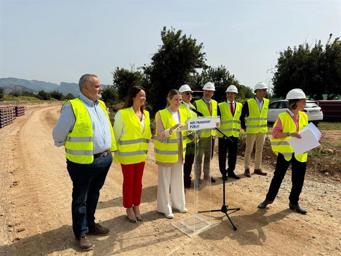 Archivo - La presidenta del Govern, Marga Prohens, ofrece declaraciones en las obras de la línea de metro del Parc Bit.