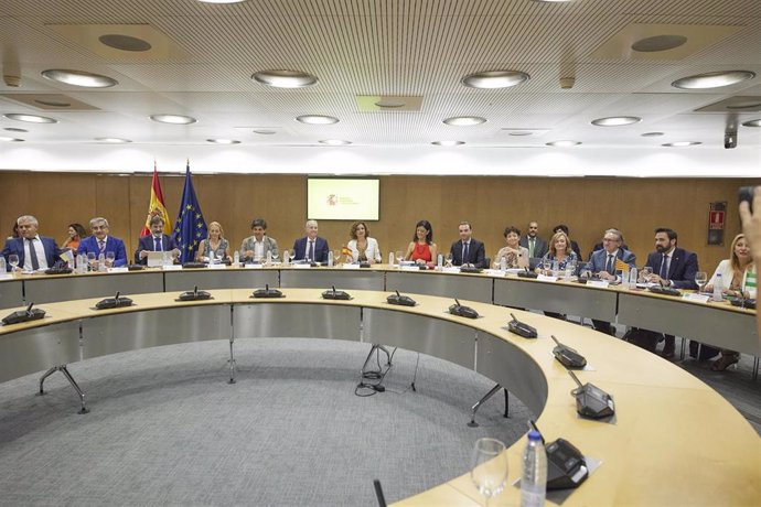 Archivo - Vista general de los participantes en el consejo de Política Fiscal y Financiera, a 27 de julio de 2022, en Madrid (España). El ministerio de Hacienda se ha reunido con las comunidades autónomas en el Consejo de Político Fiscal y Financiera, don