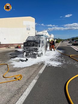 Extingixen un incendi en una furgoneta a la CV-670, a l'altura de Piles