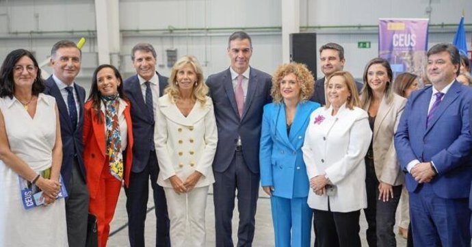 El presidente del Gobierno, Pedro Sánchez (centro), en la inauguración del CEUS.
