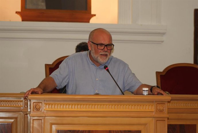 El portavoz de IU-Podemos, Txema Fernández, en el Debate del Estado de la Ciudad de Toledo.