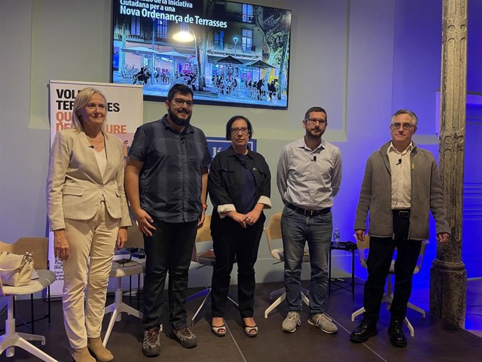 Los concejales Esteller (PP), González (BComú), Gil (PSC), Castellana (ERC) y Tremosa (Junts), este miércoles