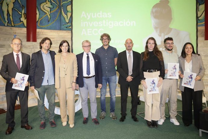 La AECC de Cantabria presenta nueve ayudas a la investigación del cáncer