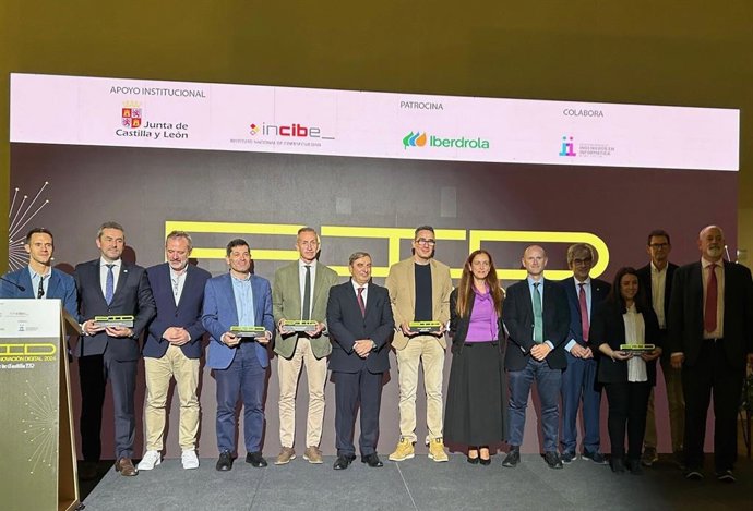 El consejero de Movilidad y Transformación Digital, José Luis Sanz Merino,   en los Premios Innovación Digital de El Norte