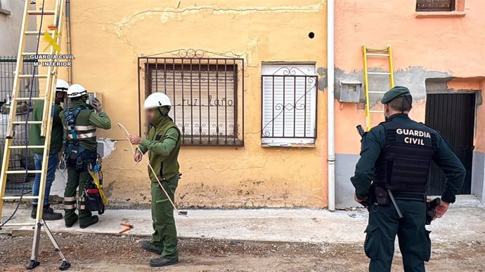 Operación conjunta de la Guardia Civil e Iberdrola contra los enganches ilegales en Albelda de Iregua