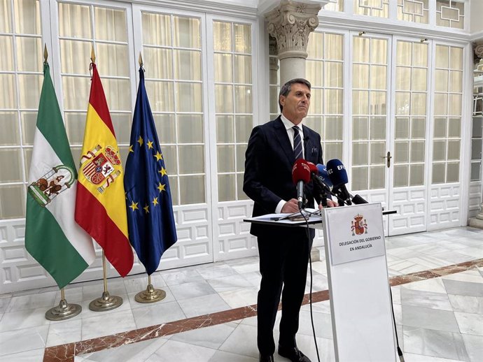 El delegado del Gobierno de España en Andalucía, Pedro Fernández durante una rueda de prensa en Sevilla en una imagen de archivo