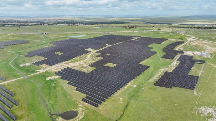 Vista aérea de la planta solar de Cáceres