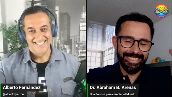 El Dr. Abraham B. Arenas y Alberto Fdez en Abraza la Sonrisa