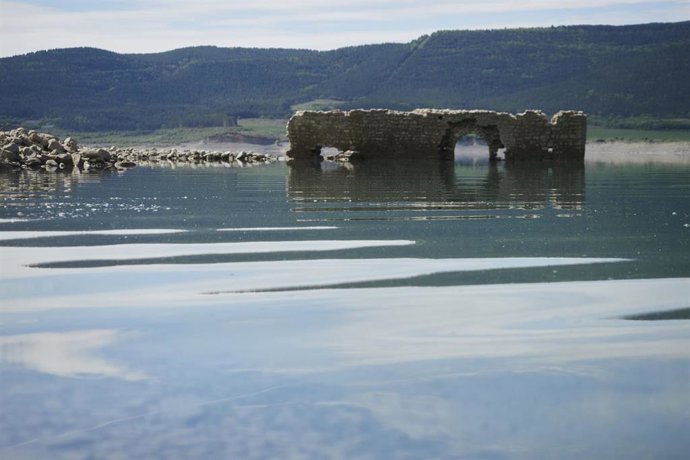 Archivo - Imagen de archivo del pantano de Yesa