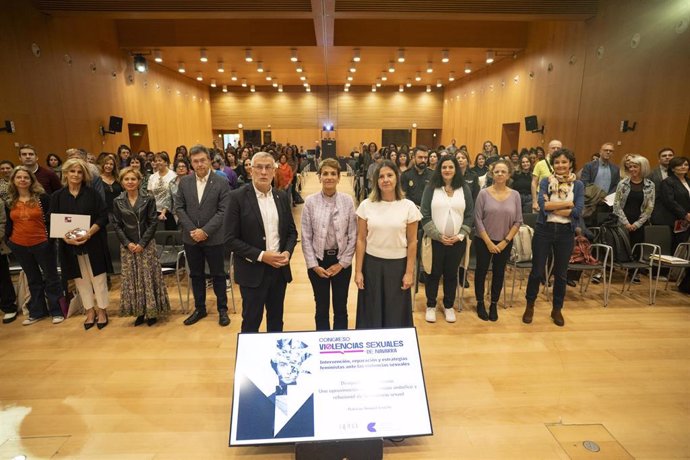 El vicepresidente Taberna, la presidenta Chivite y la directora del INAI, Patricia Abad