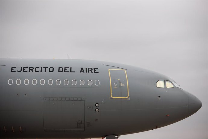 Un Airbus A330 durante la presentación del logo que se ha diseñado con motivo del X aniversario de la proclamación del Rey, en la base aérea de Torrejón de Ardoz, a 25 de septiembre de 2024, en Torrejón de Ardoz, Madrid (España). El Ejército del Aire y de