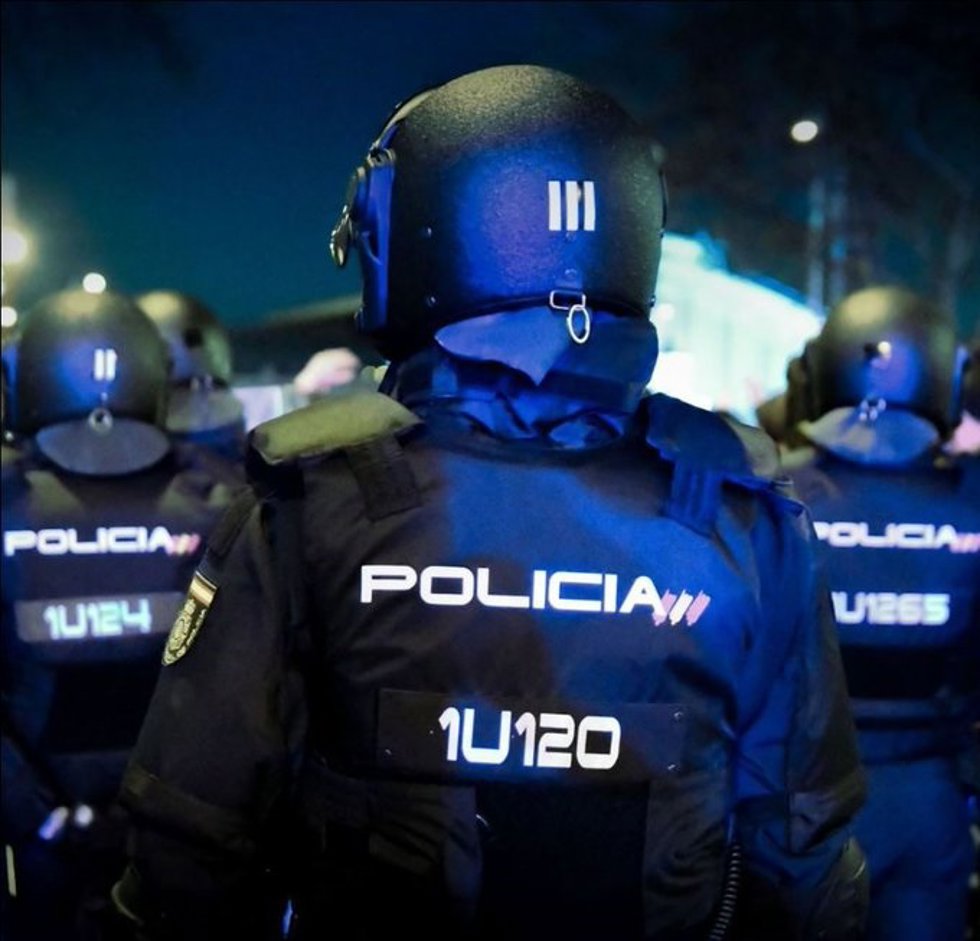 Una imagen de un agente de la UIP de la Policía Nacional