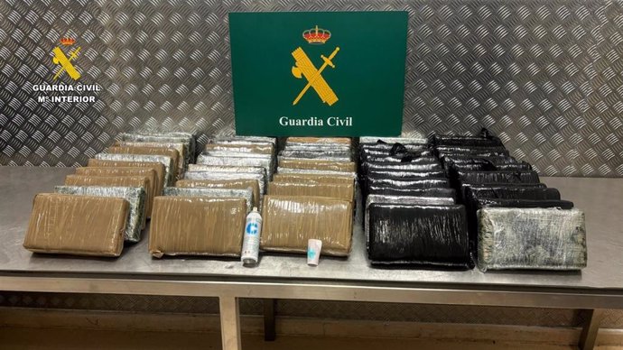 Interceptan en un día casi 200 kilos de cocaína en Barajas, con tres detenidos