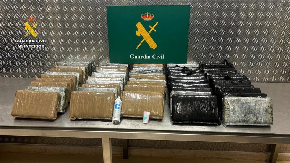 Interceptan en un día casi 200 kilos de cocaína en Barajas, con tres detenidos