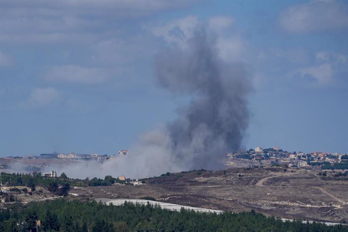 Columna de humo tras un ataque del Ejército de Israel contra el sur de Líbano (archivo)