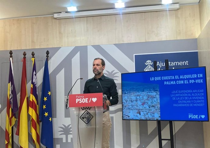 El portavoz del PSIB en el Ayuntamiento de Palma, Xisco Ducrós, en una rueda de prensa este jueves.