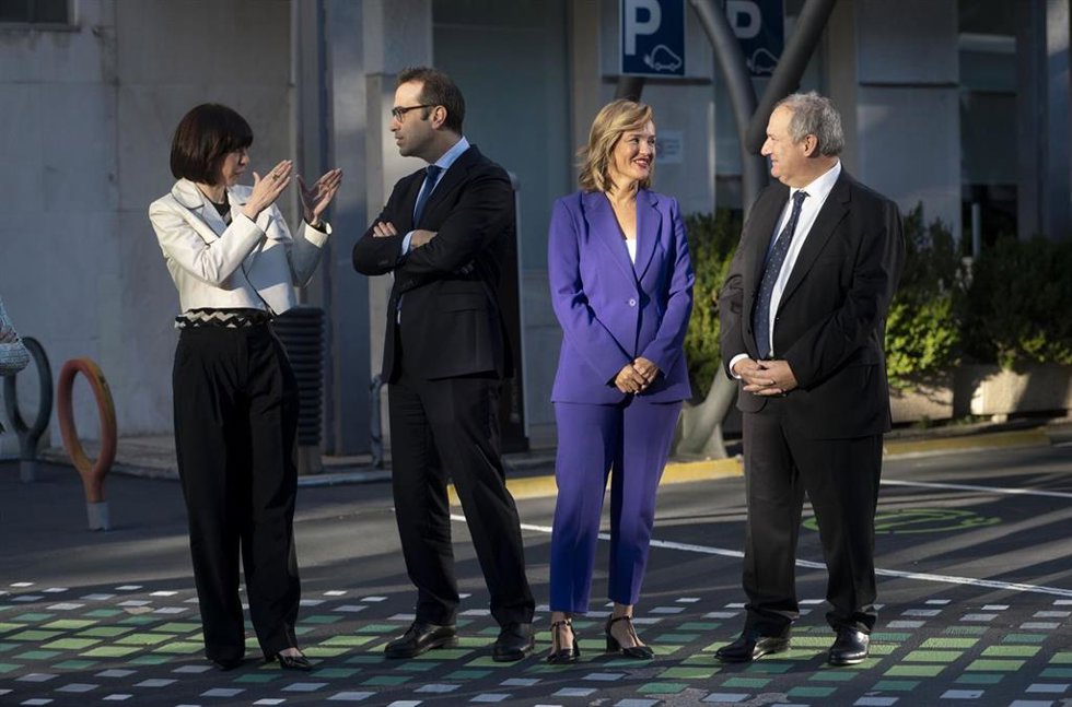 (I-D) La ministra de Ciencia, Innovación y Universidades, Diana Morant, el ministro de Economía, Comercio y Empresa, Carlos Cuerpo, la ministra de Educación, Formación Profesional y Deportes, Pilar Alegría, y el ministro de Industria y Turismo, Jordi He