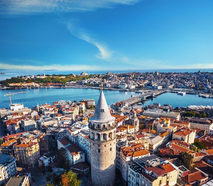 Archivo - Torre de Gálata en Estambul (Turquía).