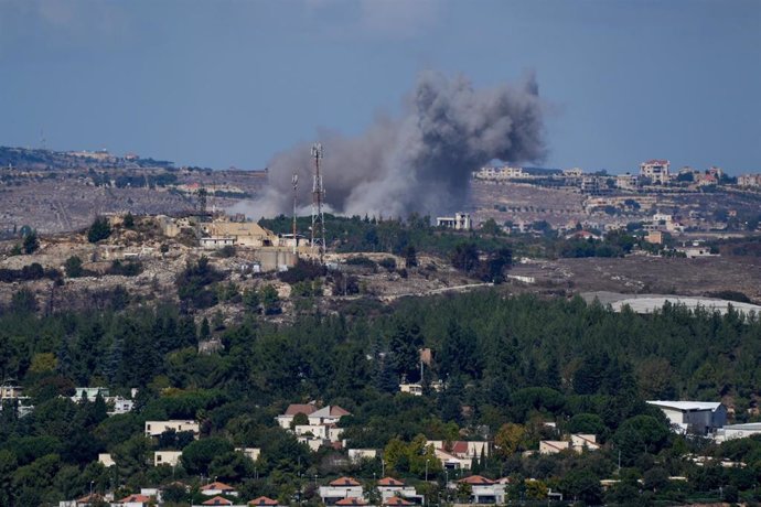 Columna de humo tras un ataque del Ejército de Israel contra el sur de Líbano (archivo)