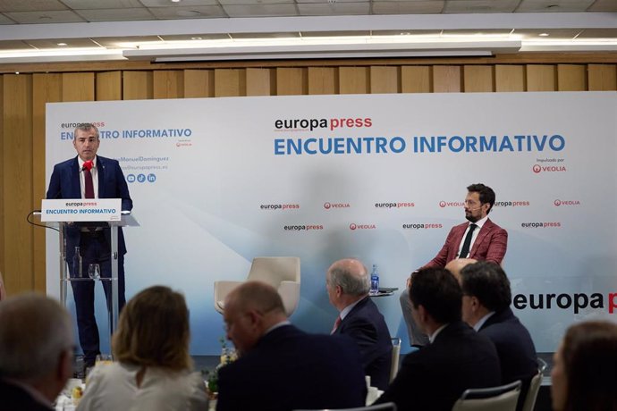 El vicepresidente del Gobierno de Canarias, Manuel Domínguez, interviene durante un Encuentro Informativo de Europa Press, en el Hotel Hyatt Regency Hesperia, a 3 de octubre de 2024, en Madrid (España).