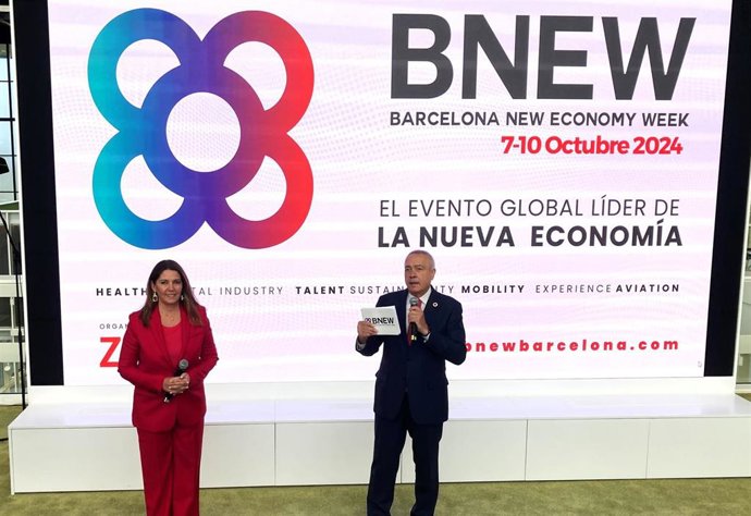 La directora general del Consorcio de la Zona Franca de Barcelona (CZFB), Blanca Sorigué, y el delegado especial del Estado, Pere Navarro.