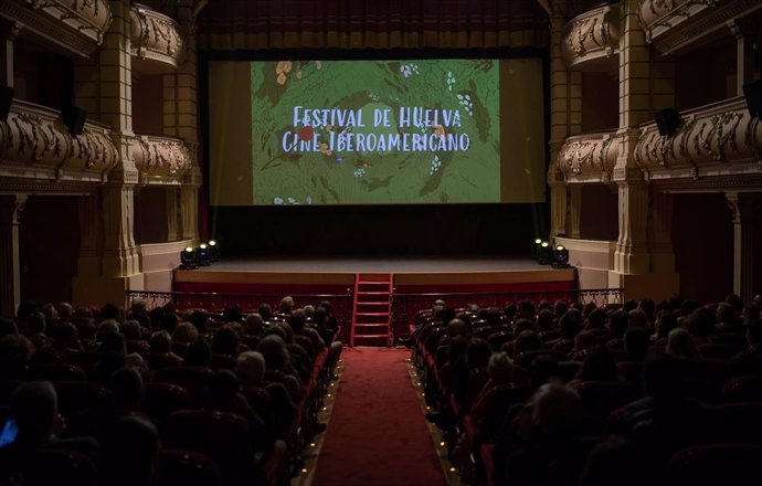 Archivo - Público en el Gran Teatro durante la 49 edicición del Festival de Cine Iberoamericano de Huelva.