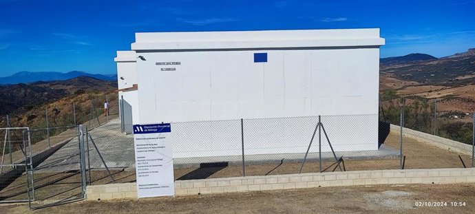 Se ha construido un nuevo depósito regulador en la zona de Los Frailes para abastecer a los diseminados y una nueva conducción de agua potable al núcleo poblacional de Casabermeja