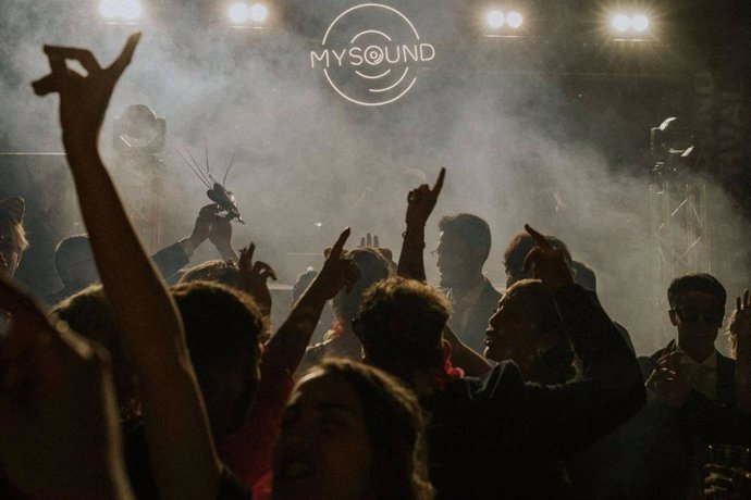 Celebrar la boda al estilo de un festival de música con Mysound Festival