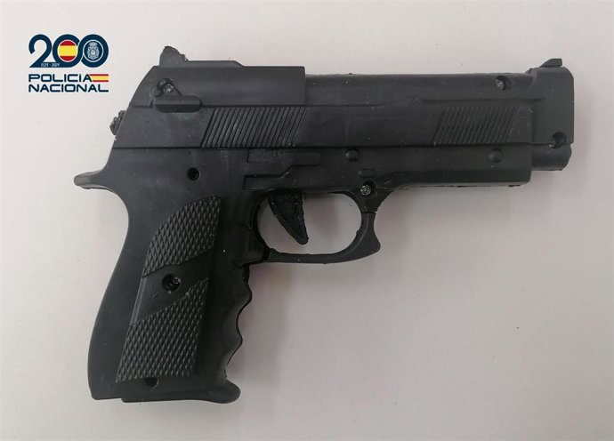 Imagen de la pistola simulada intervenida