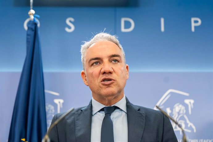 El vicesecretario de Coordinación Autonómica y Local del PP, Elías Bendodo, durante una rueda de prensa en el Congreso de los Diputados