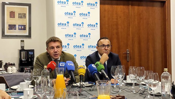 El presidente de Otea, José Luis Álvarez Almeida, y el vicepresidente, Fernando Corral.