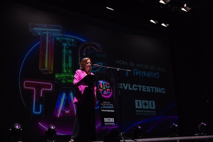 La directora gerente de ITI, centro tecnológico especializado en TIC, y presidenta de FEDIT, Laura Olcina, durante la inauguración de VLCTESTING