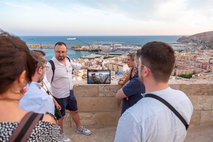 Archivo - El interés por el turismo cinematográfico seduce a cuatro de cada diez viajeros en España, según un estudio.