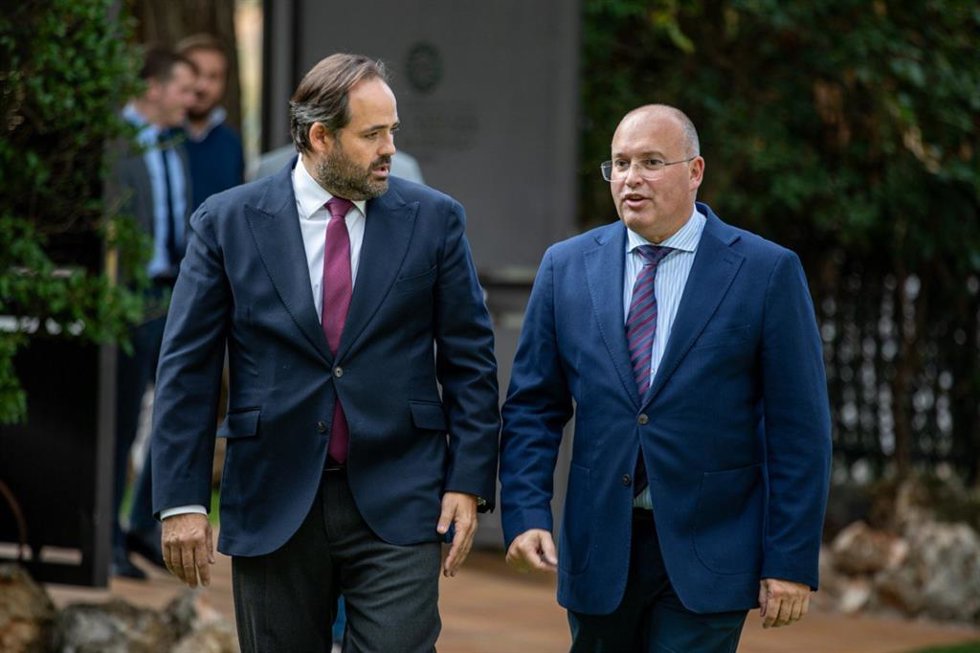 El portavoz del PP en el Congreso de los Diputados, Miguel Tellado, junto al presidente regional del partido, Paco Núñez, en Toledo