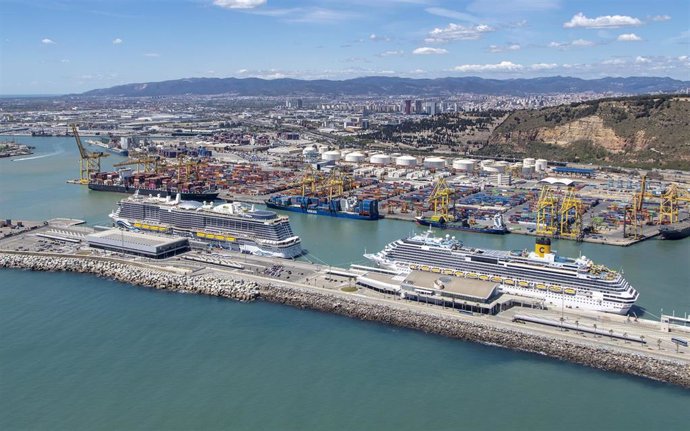 Vista de las terminales de cruceros de Carnival Corporation en el Puerto de Barcelona.