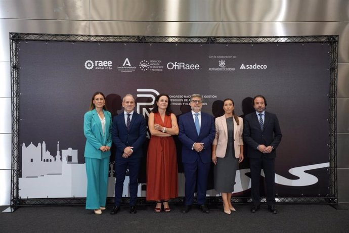 Autoridades en la inauguración del VI Congreso de RAEE.